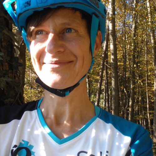 beitune Guide Sabine mit Trikot und ixs-Helm