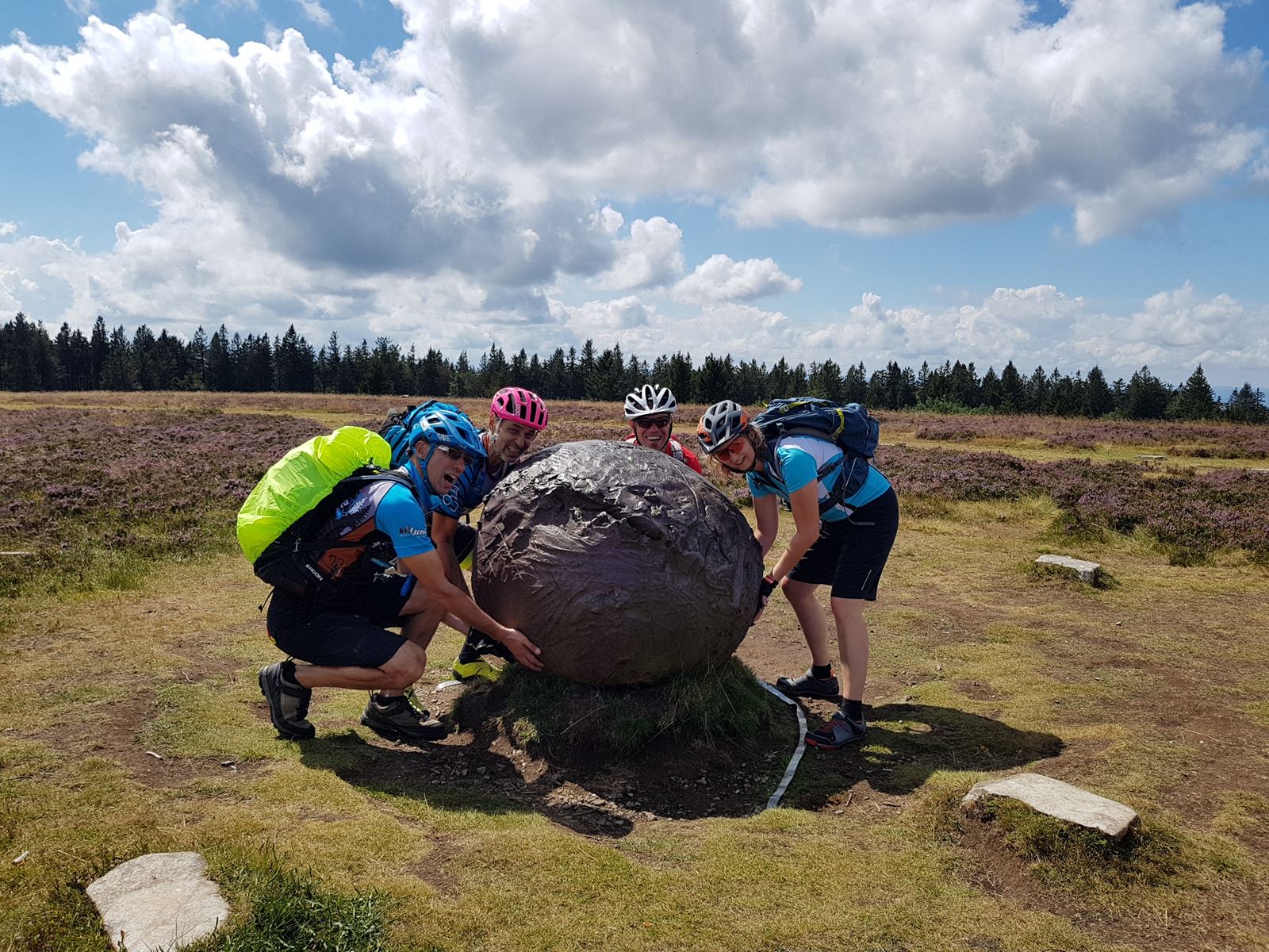 Kugel auf dem Champ du Feu auf 1099 m beim eitune Vogesen Cross MTB/E-MTB