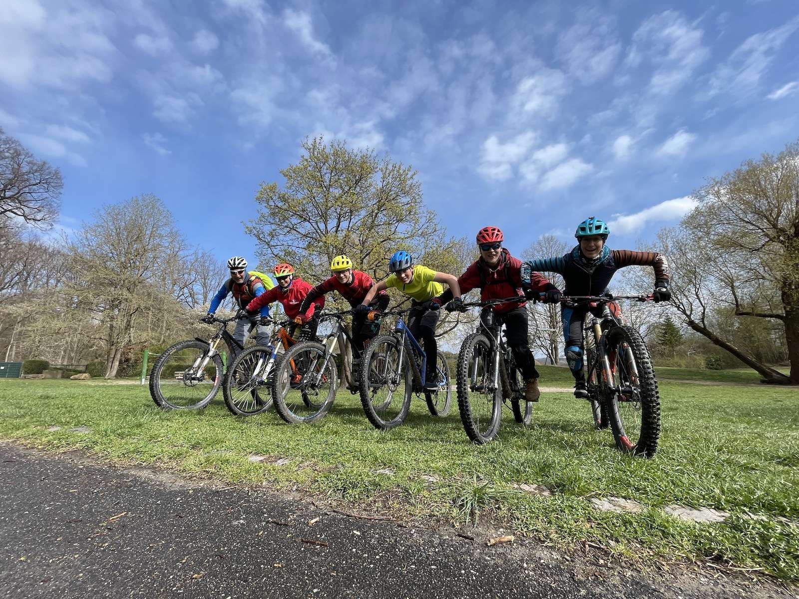 Mountainbike-Gruppe beim beitune MTB-Fahrtechniktraining