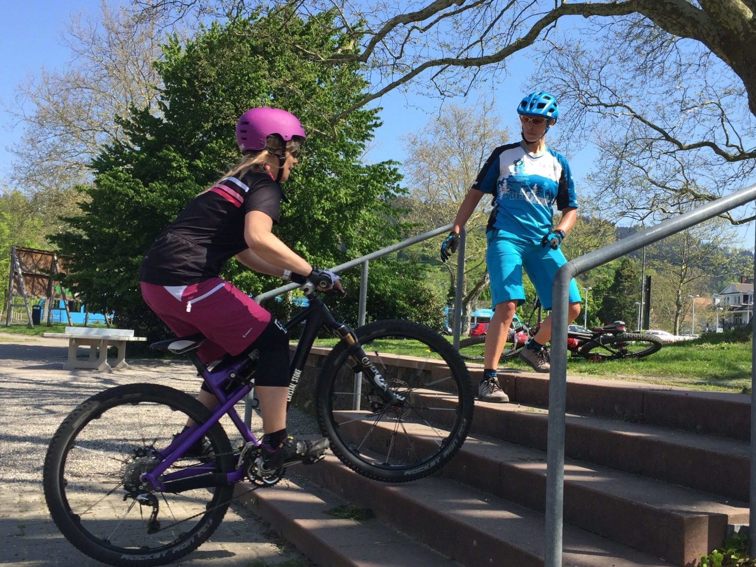 Auch Treppenfahren wird beim MTB-Frauen-Fahrtechniktraining trainiert