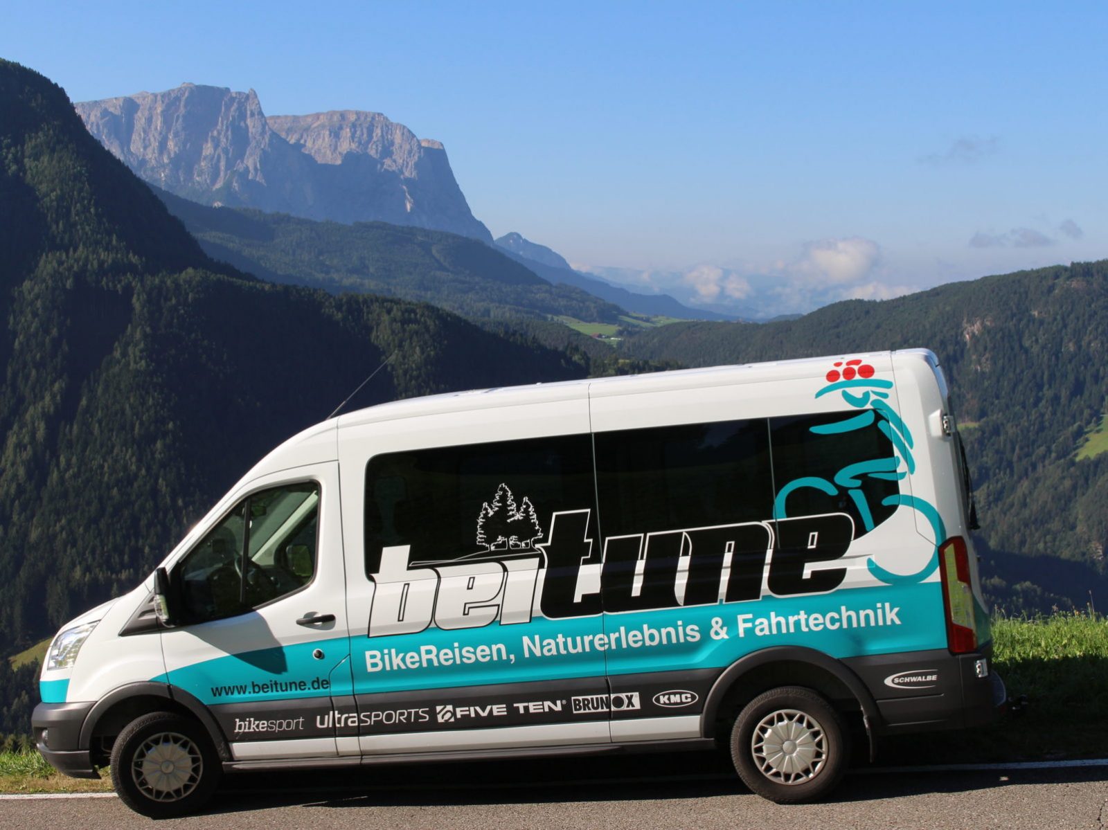 Unser Begleitfahrzeug Willy begleitet uns auf den Alpenüberquerungen und kümmert sich um den Gepäcktransport.