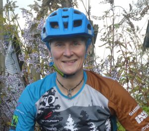 beitune Guidi Barbara mit Trikot und ixs-Helm