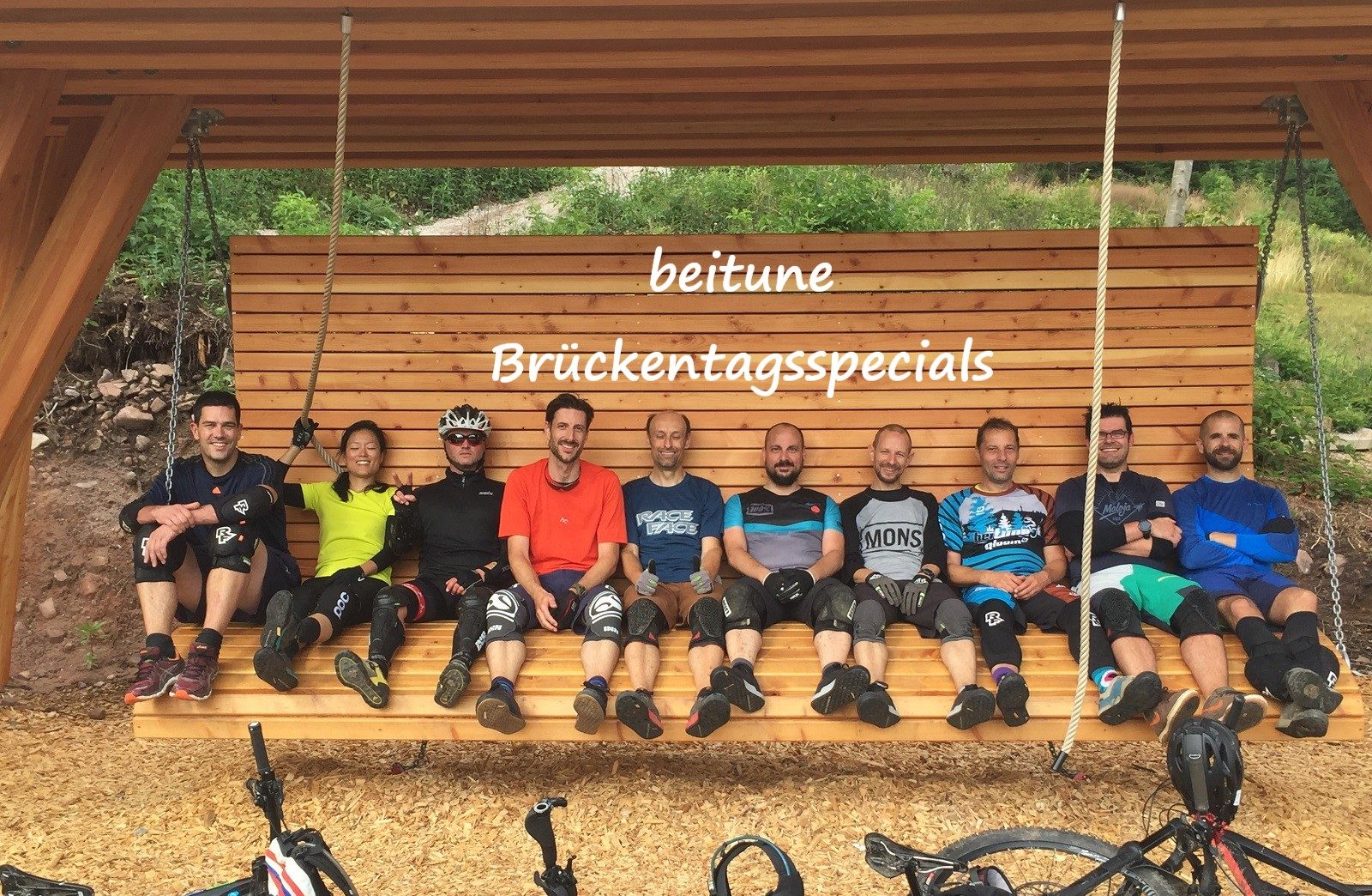Mountainbike-Gruppe auf der Schaukel in Baiersbronn.