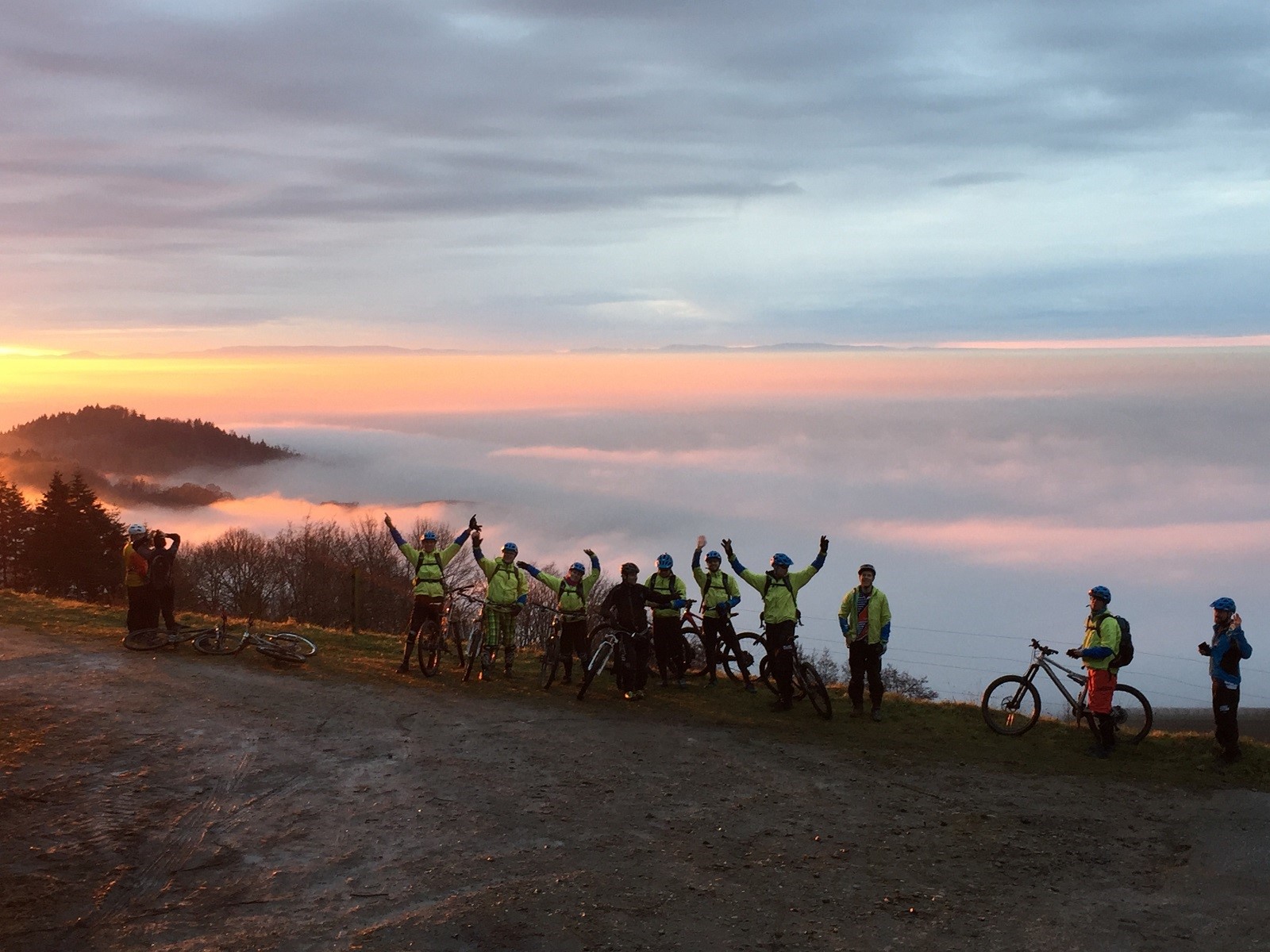 Beim beitune After-work-Fahrtechniktraining genießen wir noch nach Feierabend die schöne Abendstimmung