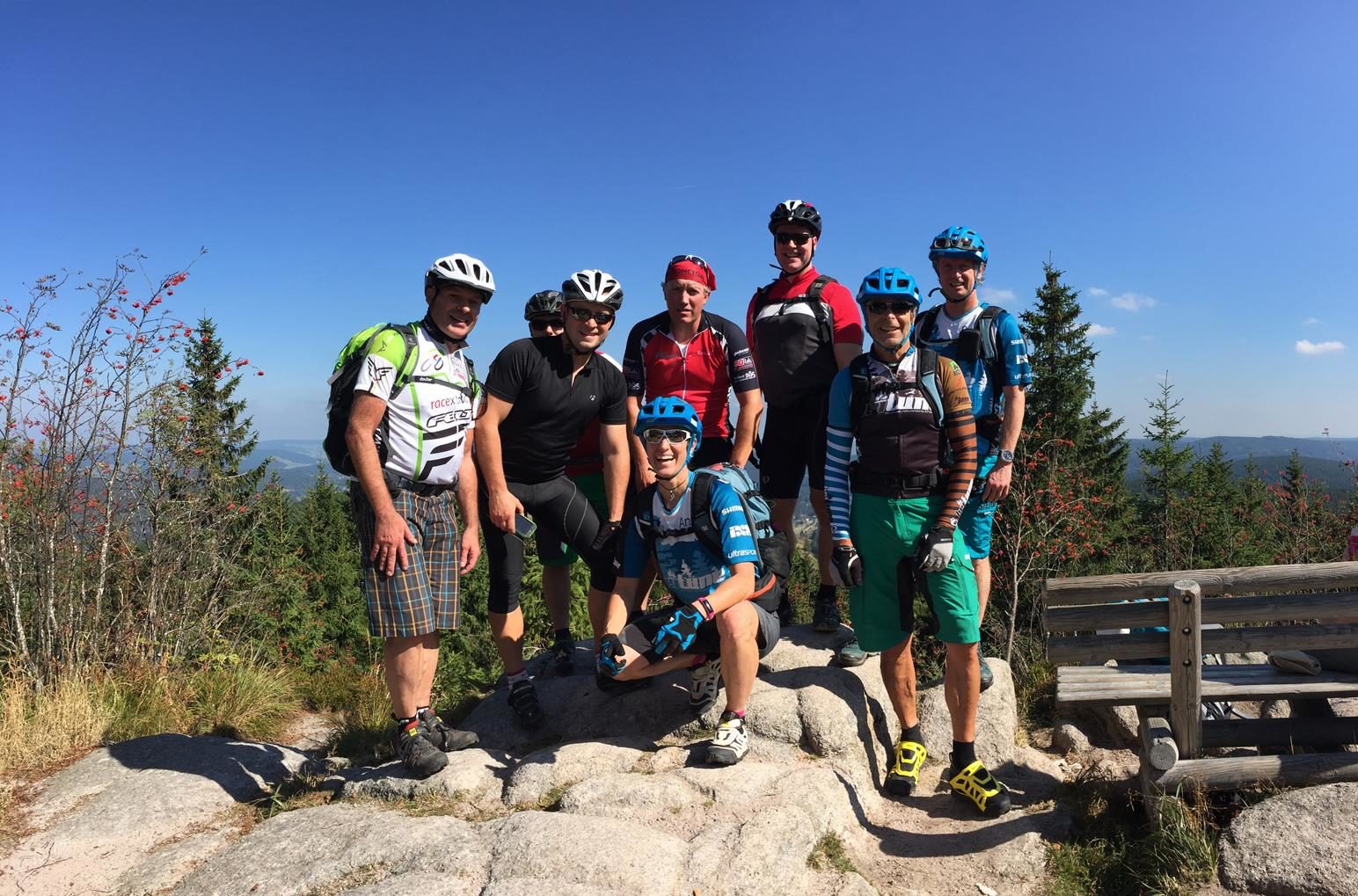 Bei der Trans-Schwarzwald bleibt neben zahlreichen Singletrails und knackigen Auffahrten auch immer noch Platz für einen Foto-Stopp