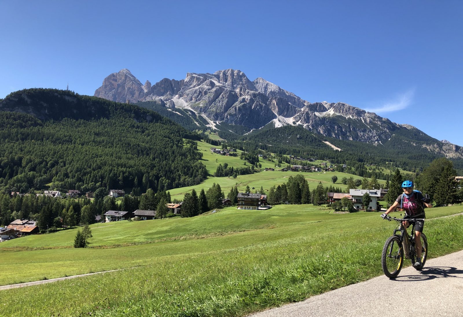 Mountainbikerin bei der beitune Genusstour Achensee-Venedig